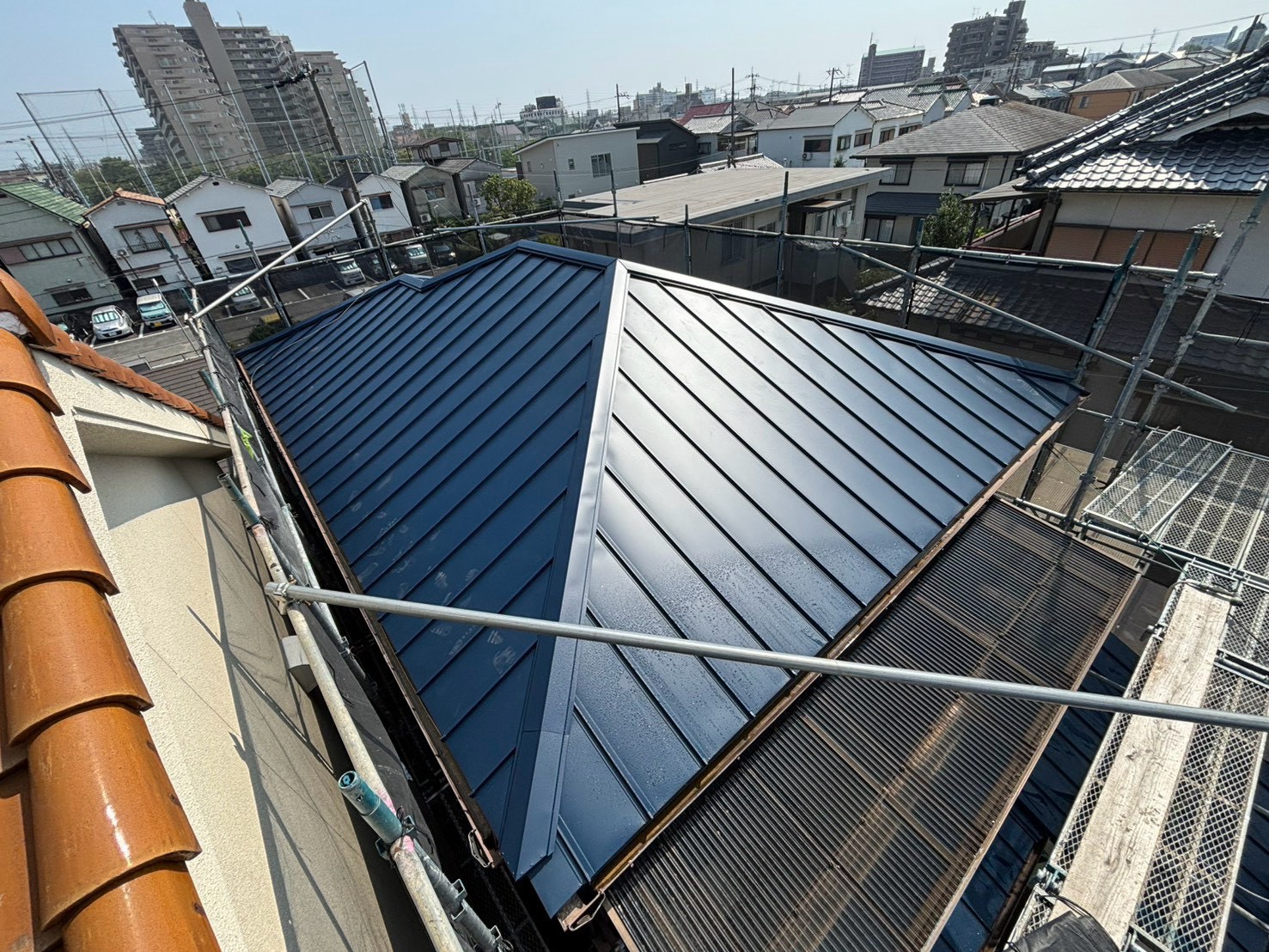 立平葺き替え工事施工後の屋根