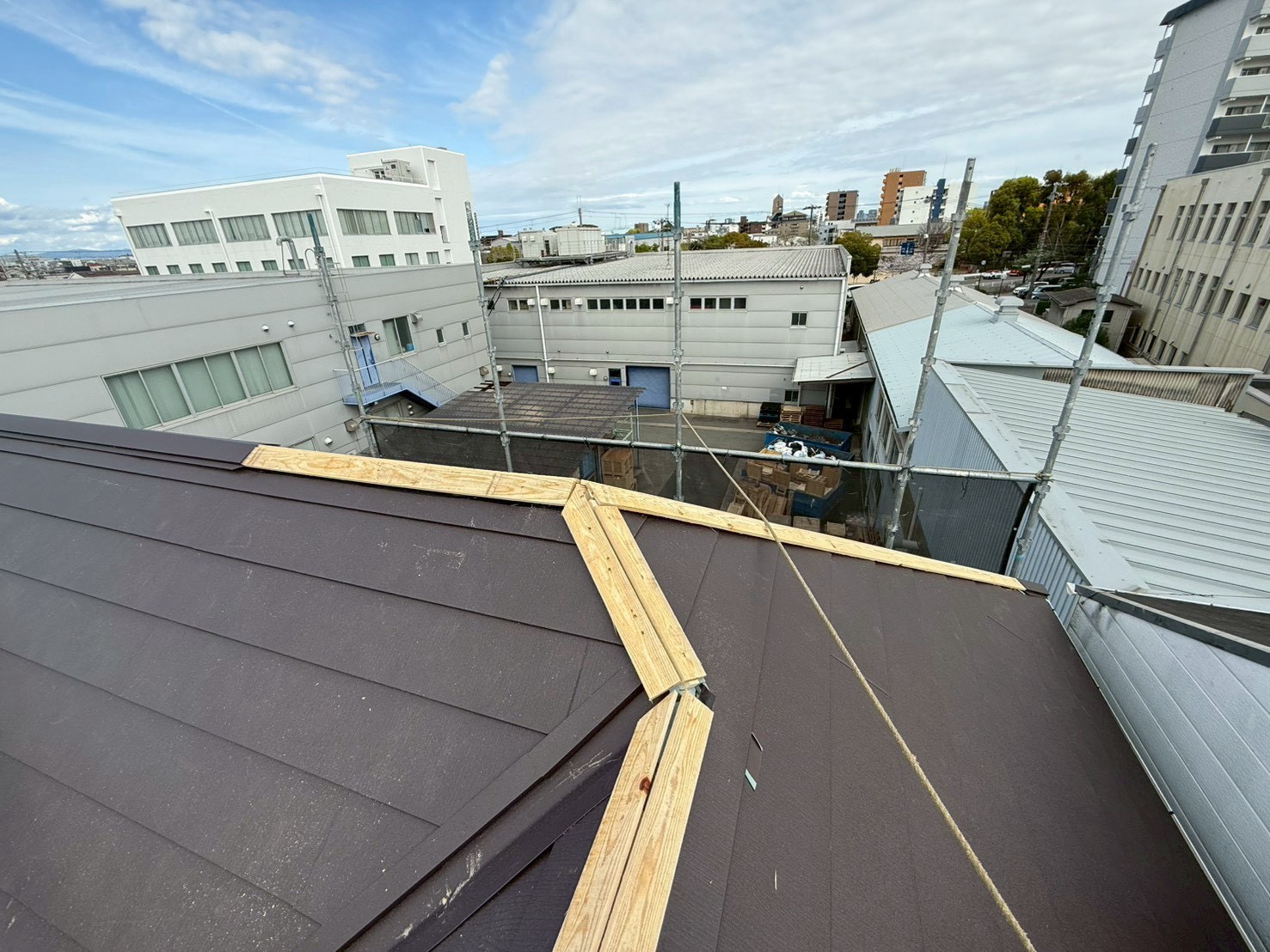 M様邸 ガルテクト屋根材施工中
