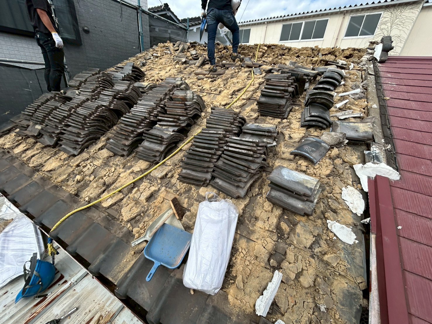 ROOGA屋根葺き替え工事の防水シート施工
