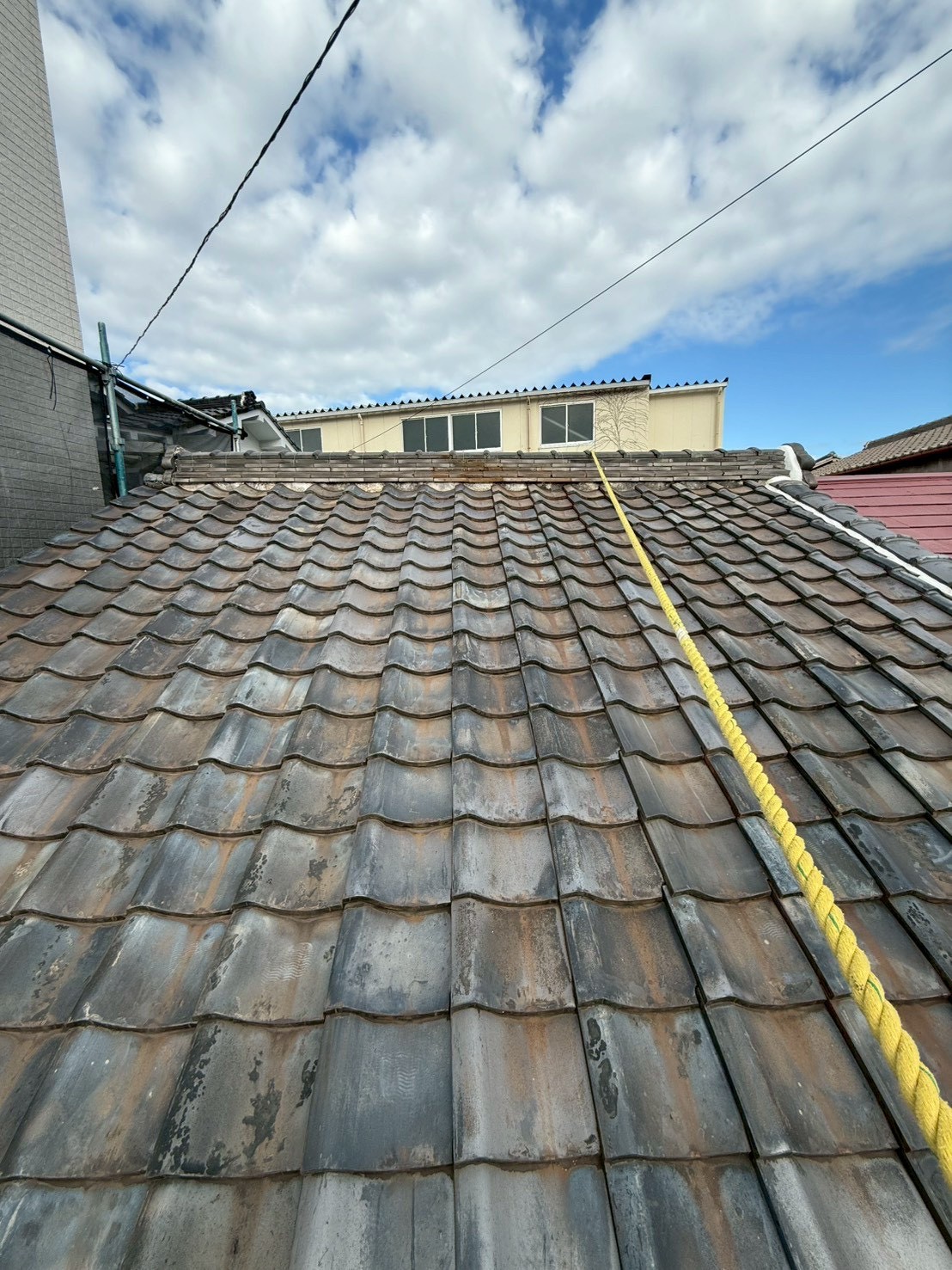 ROOGA屋根葺き替え工事施工前の瓦屋根